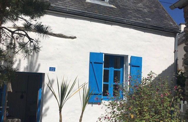 Maisonnette Bretonne Typique, Plage à Pieds, Terrasse Fleurie et Parking Privés