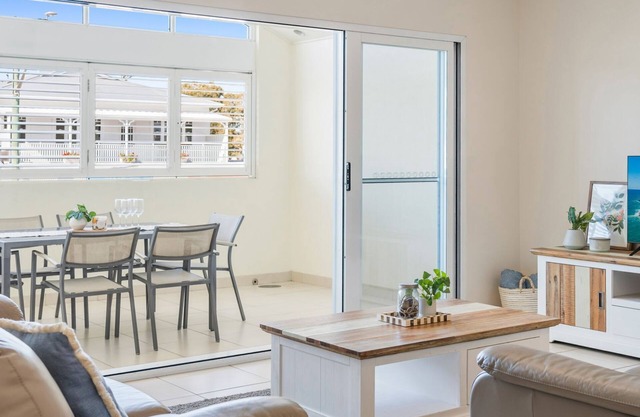 Malibu Apartments Unit 1 and 2 - 5 Oak Street