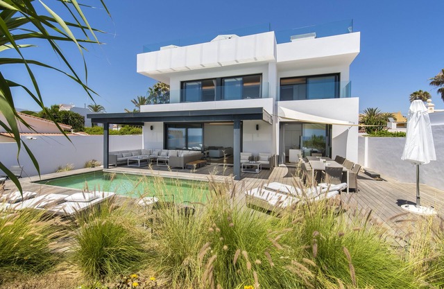 “Malibu style” Beach villa in Marbella