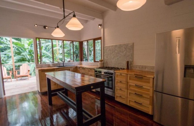 Mango Treehouse, Mango Parkway, Nelly Bay