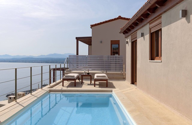 Manificus Suite V, with Heated Pool Just for Two