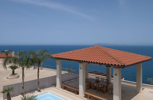 Manificus Villa II, with Heated Pool