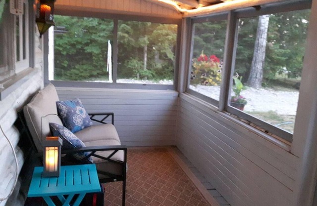 MANITOULIN ISLAND- Rustic Log Cabin located in Elizabeth Bay- Family Friendly