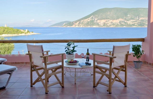 Manona's Suite - Fiscardo 5-mn, sea front