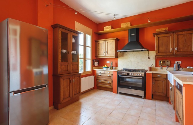 Mansion with large private pool and dirct access to famous Canal du midi