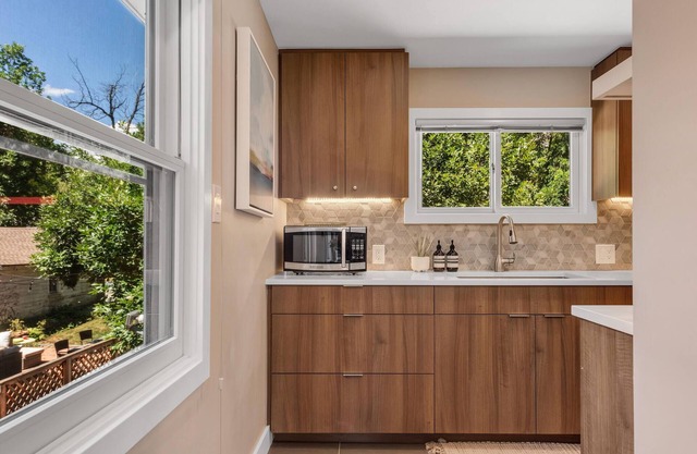 Mapleton Hill Luxe Treehouse - Walk to Trails & Downtown