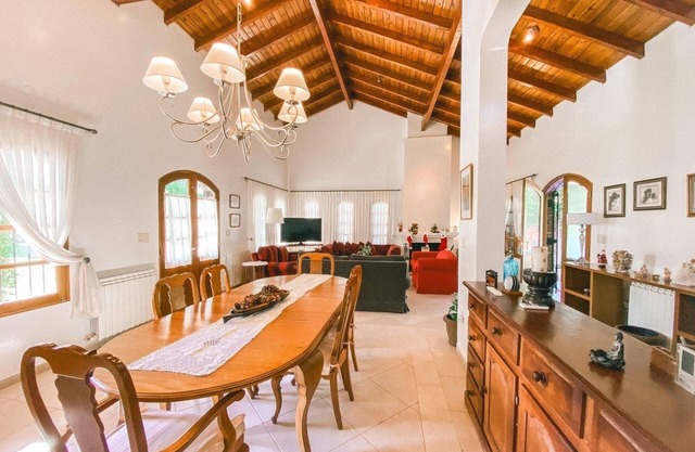 MARAVILLOSA CASA DE VERANO, EN CHACRAS DE CORIA 3 HABITACIONES 2 BANOS COCINA