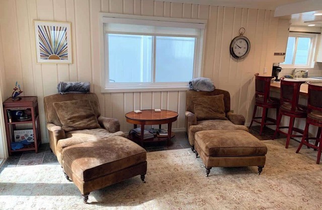 Marbella Lane - 3BR Coastal Charm in Seal Beach