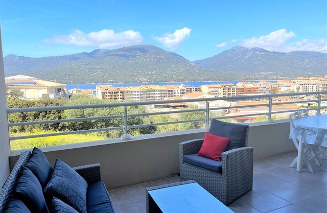 Mare and Monti sea view near downtown