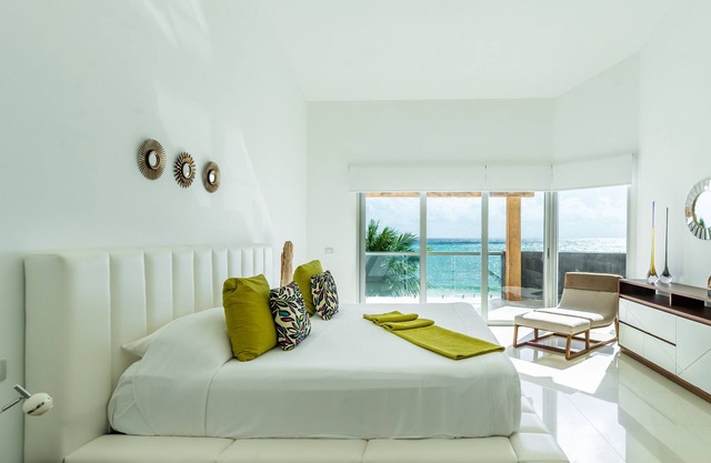Mareazul Oceanfront Penthouse 2-Bedroom,3-Bath Retreat and Breathtaking Views