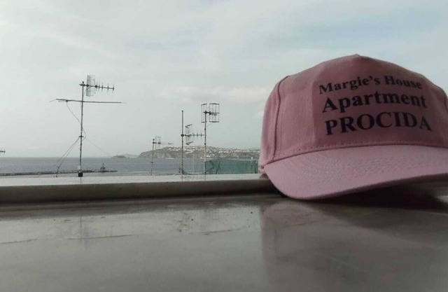 MARGIE HOUSE SEAVIEW ROOM Quadruple room with a sea view of Procida harbor.