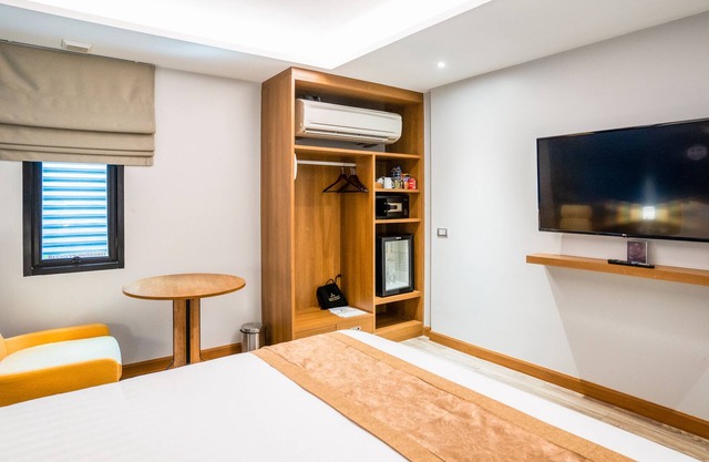 Marine Euphoria nearby MRT Sutthisan