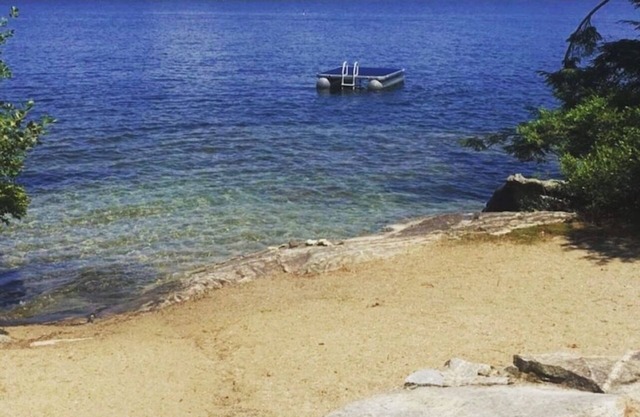 Mark Island Oasis on Lake Winnipesaukee - BOAT REQUIRED