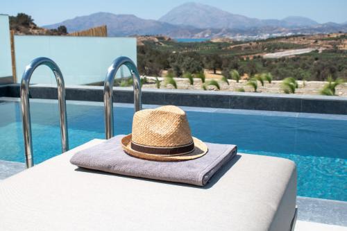 Marnos Luxury Villas