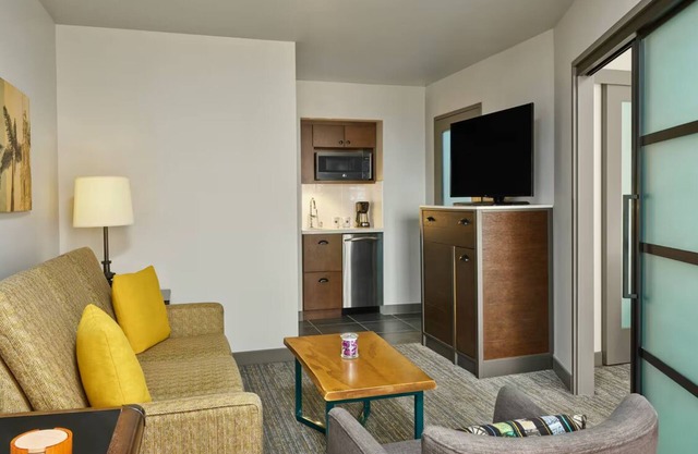 Marriott Vacation Club, San Diego. King bed suite
