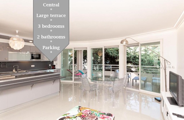 MARTINEZ HOTEL AREA: Modern 3 bedrooms w/terrace