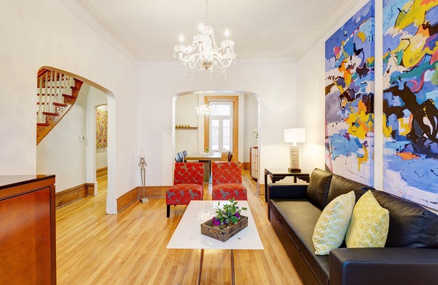 Massive Downtown House - 1 month or more stays