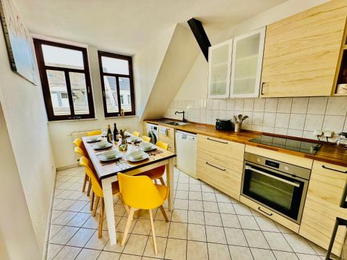 Massive Karli Loft - over 130 meters floor space - home theater room - 4 private sleeping areas - best location in Leipzig