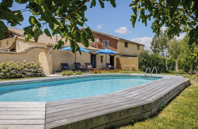 Maussac has a private swimming pool and beautiful view