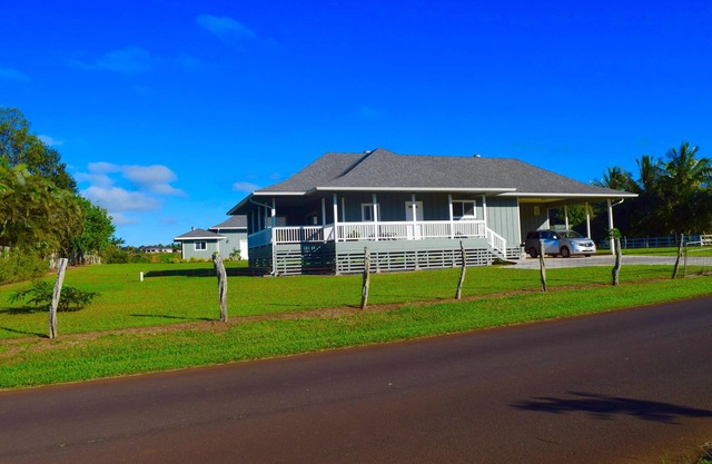 Maui Plantation Cottage Located Near Beach And Paia, Permitted Bbph 2017/0004