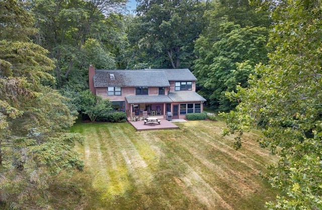 Maya's Palace: "Pet-Friendly + Natural Lakefront"