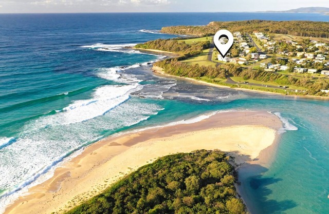 Mcgrath welcomes you to Wave Spray close to the beach and lake