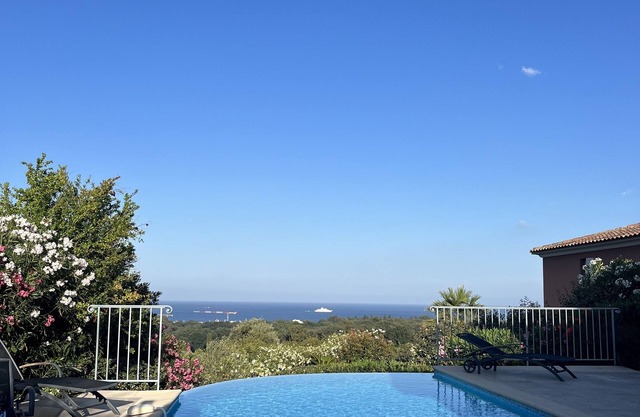Med View Villa : beautiful infinity pool and spectacular sea views