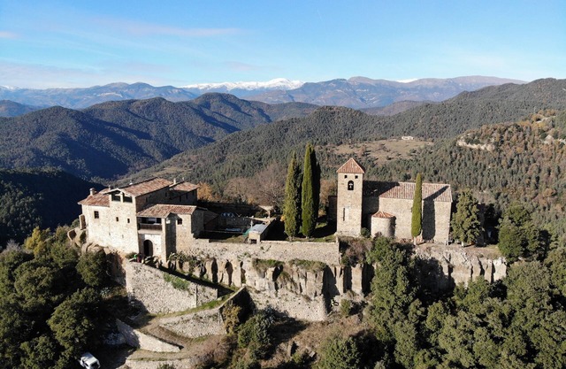 Medieval castle of the 10th century - Las Escuelas Apartment