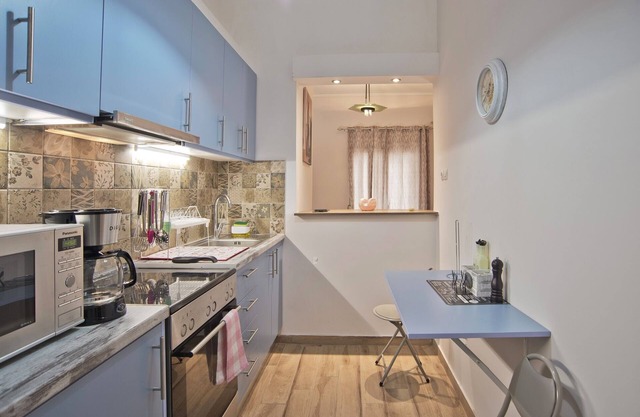 Meliti - Two Bedroom Apartment, Sleeps 5