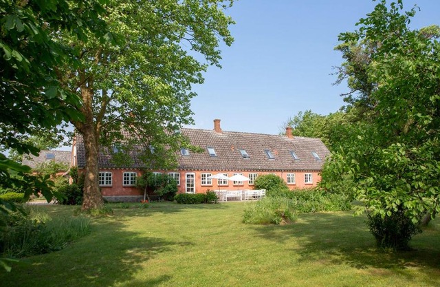 Mellem-rummet Guesthouse & Glamping