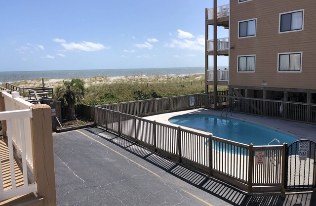 Memories start where the sand ends & the ocean begins! Ocean views, Pool & WIFI