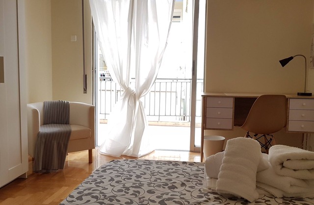 Menta Apartment - Athens Center, 5 BD, 2 BATH