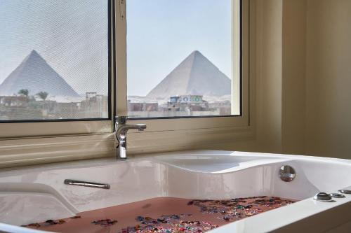 Merak Pyramids Hotel