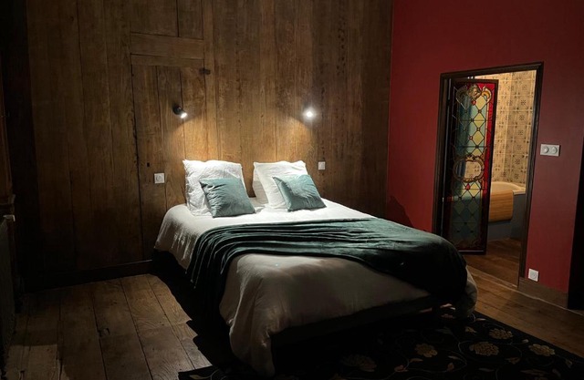 Mercier de Montigny - Les Chambres du Beffroi - SPA et Massage