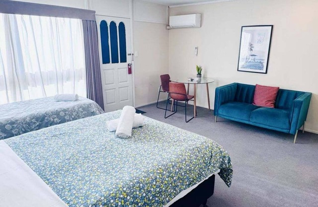 Merivale Court Large Studio-Unit 2