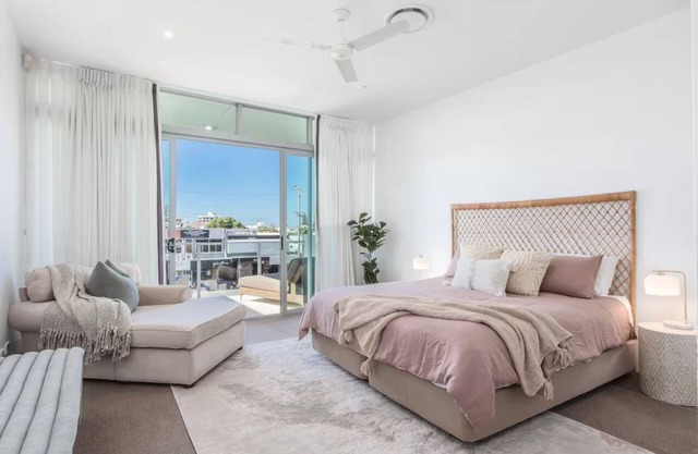 Mermaid Beach Luxury Penthouse apartment, centrally located to all hoiday needs