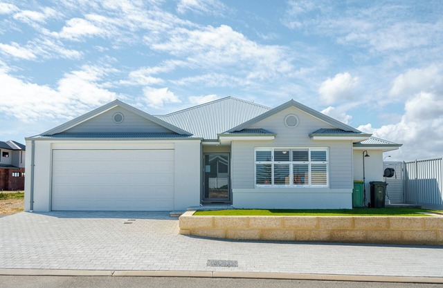 Mermaid's Retreat: 4 BR, 2 BA House in Jurien Bay, Sleeps 8