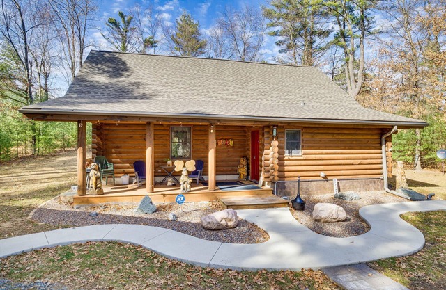 Merrillan Cabin w/Fire Pit < 1 Mi to Lake Arbutus