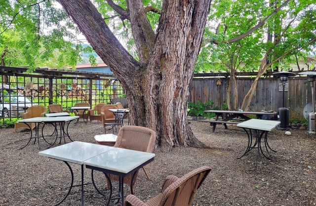Methow Valley Inn-5-bedroom option, Lovingly Restored&Beautifully Maintained!n