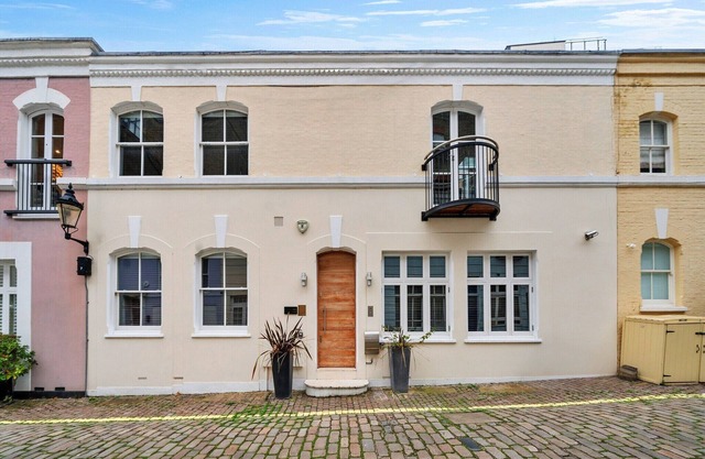 Mews House in Knightsbridge near Hyde Park