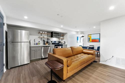 Mid-Century DC Condo Central Bloomingdale 2BR & 1BA #DCottage