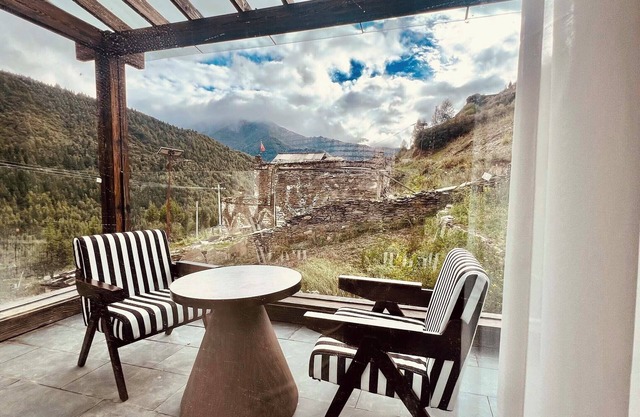 Mid Hill White Lodge