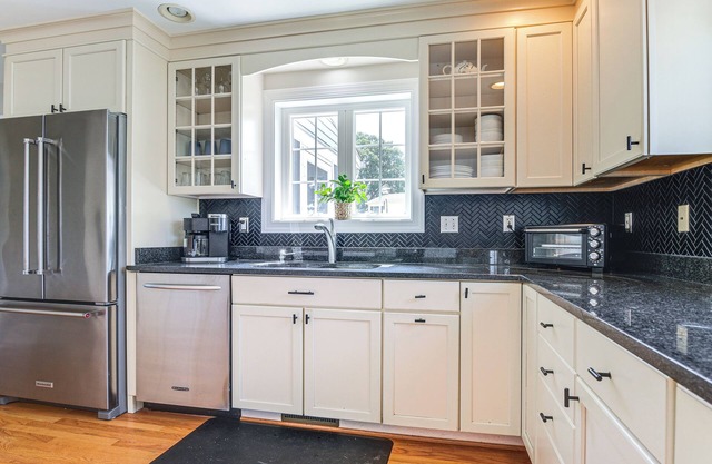 Middle River Retreat w/150' Pier: Dogs Welcome!