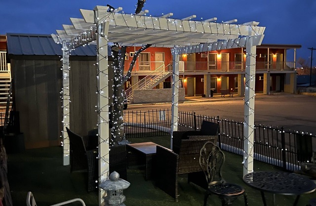 Midtown Inn & Suites