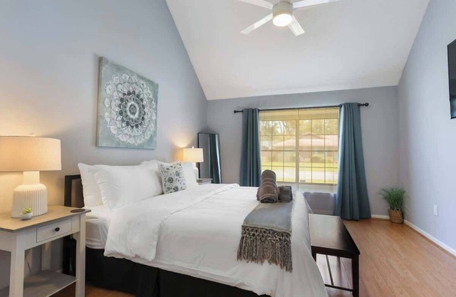 Midtown Savannah Gem Quiet and Close to Everything