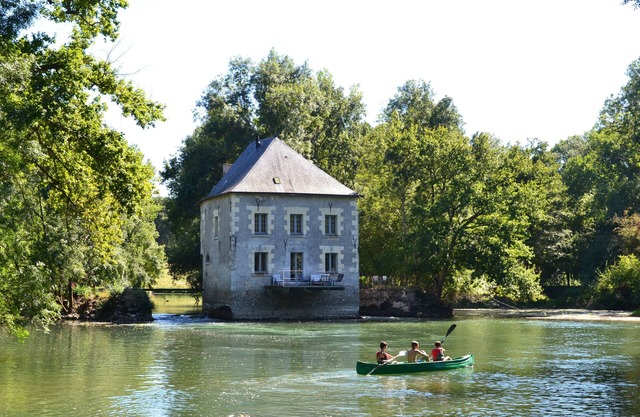 Mill with terrace on the water - variety, charm & space.