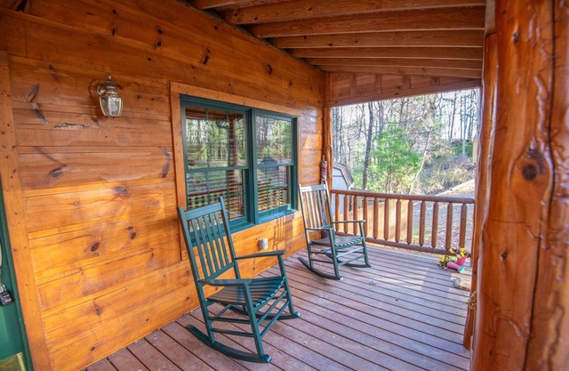 Millers Creek Log Cabin - 20 minutes to WJ and Wilkes