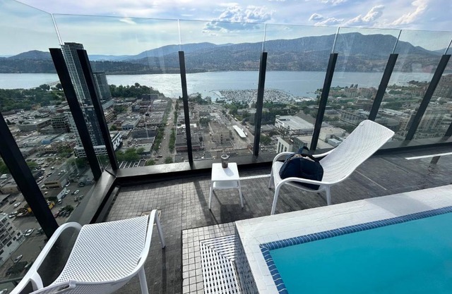 Million-Dollar View 1 bedroom with ensuite bathroom in a 2 bed apartment with access to 34th floor lounge in Downtown Kelowna