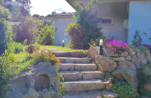 Mini villa in the heart of a pretty garden