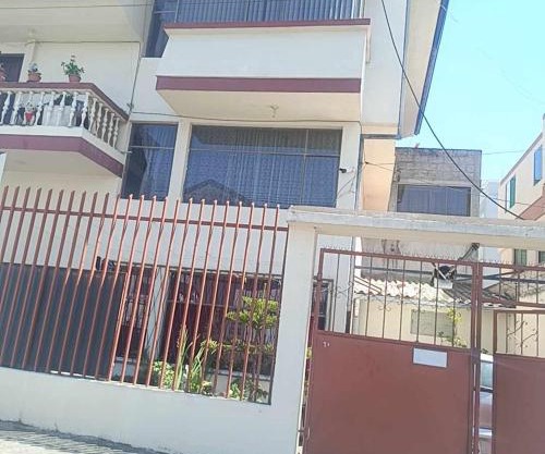 Minidepartamento central en Ambato, para 1 a 8 personas en 3 Camas y un colchon